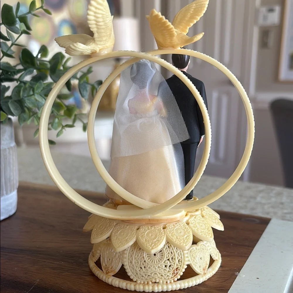 Vintage 1940’s/1950’s Elegant Wedding Cake Topper with Doves